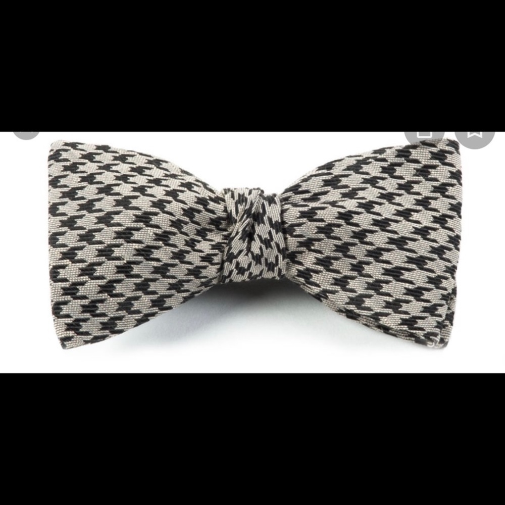Tie bar bow tie white wash houndstooth